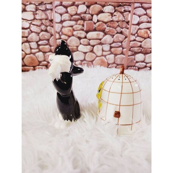 Vintage Looney Tunes Tweety & Sylvester Salt & Pepper Shakers - 1997 - Picture 4 of 9